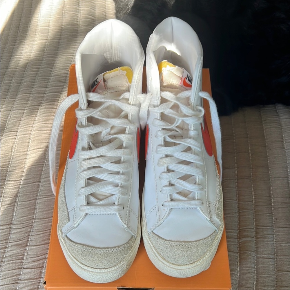 Nike White and Red Sneakers Classic Design